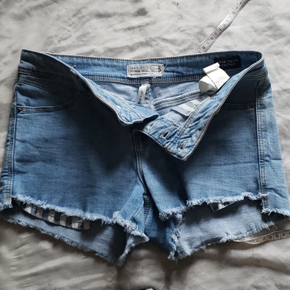 Urban Heritage Short - Picture 4 of 4